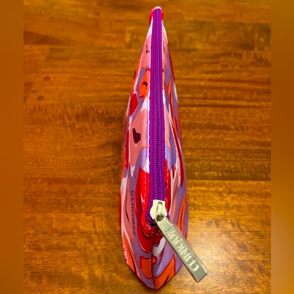 *DONATED to Pepe Fund* Clinique Cosmetic Bag with Lips Pattern NWOT - Picture 5 of 7